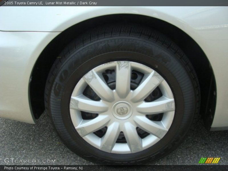 Lunar Mist Metallic / Dark Gray 2005 Toyota Camry LE