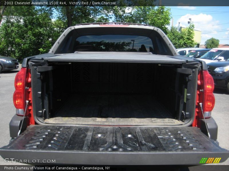 Victory Red / Dark Charcoal 2003 Chevrolet Avalanche 1500 4x4