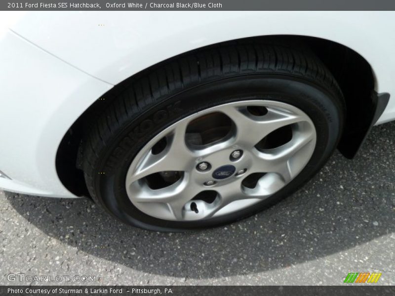 Oxford White / Charcoal Black/Blue Cloth 2011 Ford Fiesta SES Hatchback
