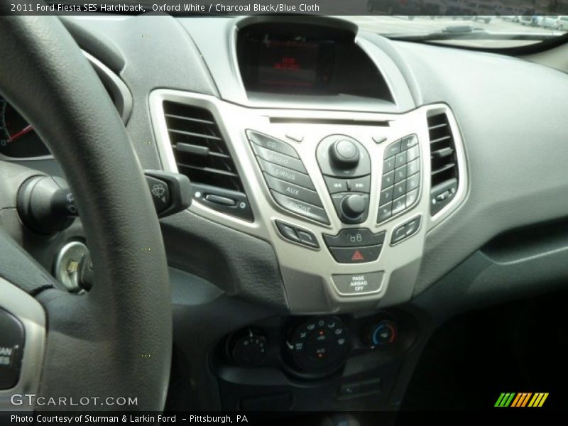 Oxford White / Charcoal Black/Blue Cloth 2011 Ford Fiesta SES Hatchback
