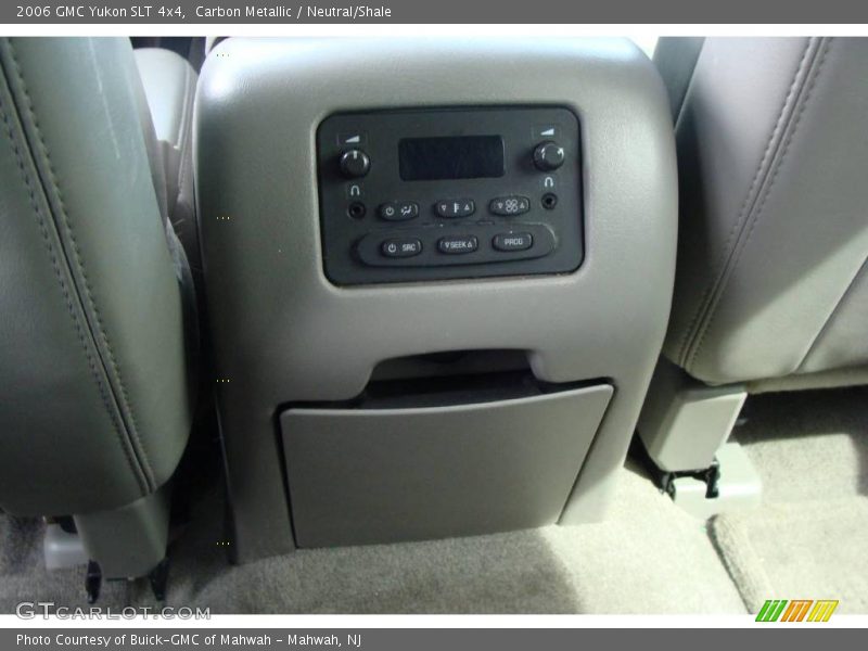Carbon Metallic / Neutral/Shale 2006 GMC Yukon SLT 4x4