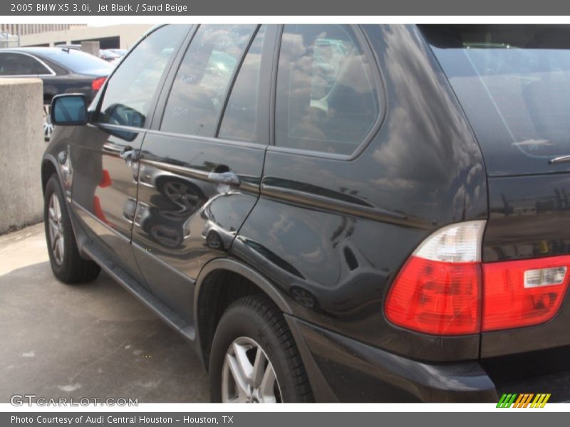 Jet Black / Sand Beige 2005 BMW X5 3.0i