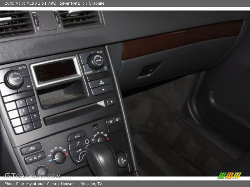 Silver Metallic / Graphite 2005 Volvo XC90 2.5T AWD