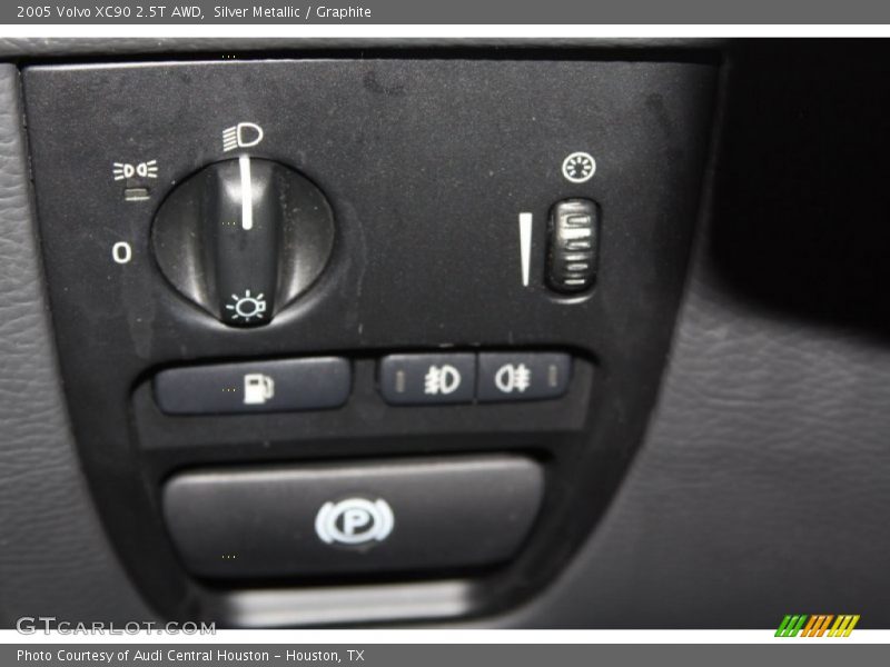 Silver Metallic / Graphite 2005 Volvo XC90 2.5T AWD