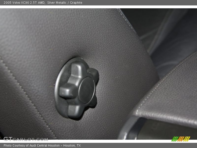 Silver Metallic / Graphite 2005 Volvo XC90 2.5T AWD