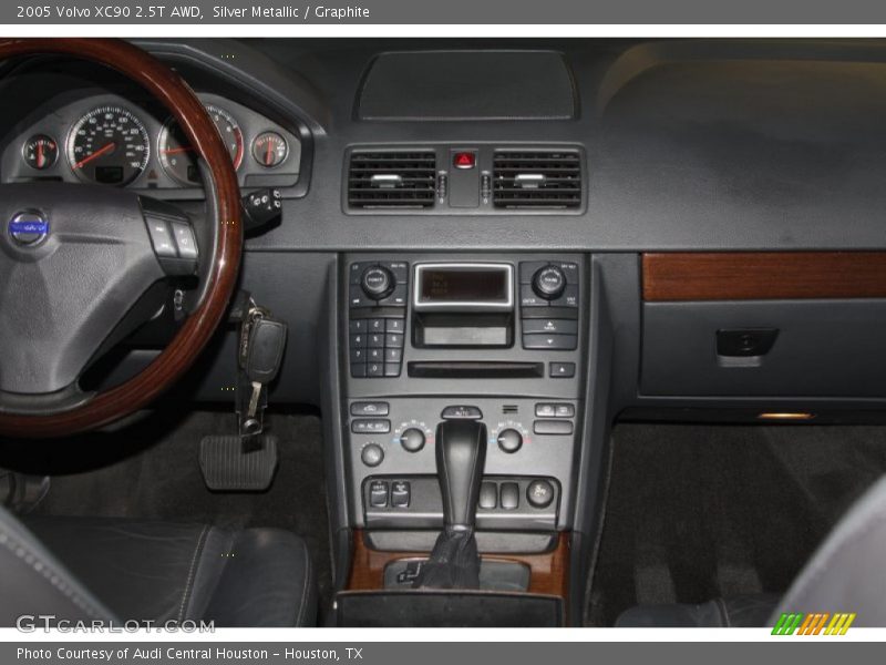 Silver Metallic / Graphite 2005 Volvo XC90 2.5T AWD