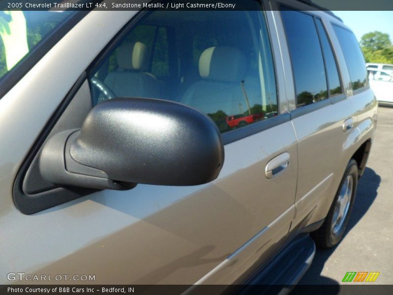 Sandstone Metallic / Light Cashmere/Ebony 2005 Chevrolet TrailBlazer LT 4x4