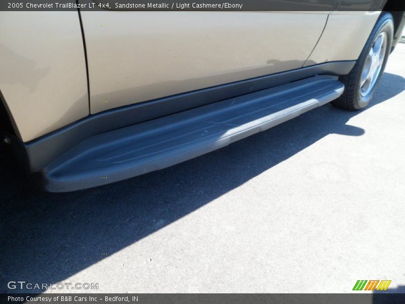Sandstone Metallic / Light Cashmere/Ebony 2005 Chevrolet TrailBlazer LT 4x4