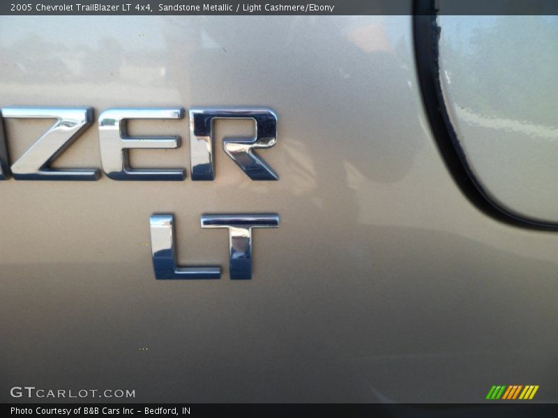 Sandstone Metallic / Light Cashmere/Ebony 2005 Chevrolet TrailBlazer LT 4x4