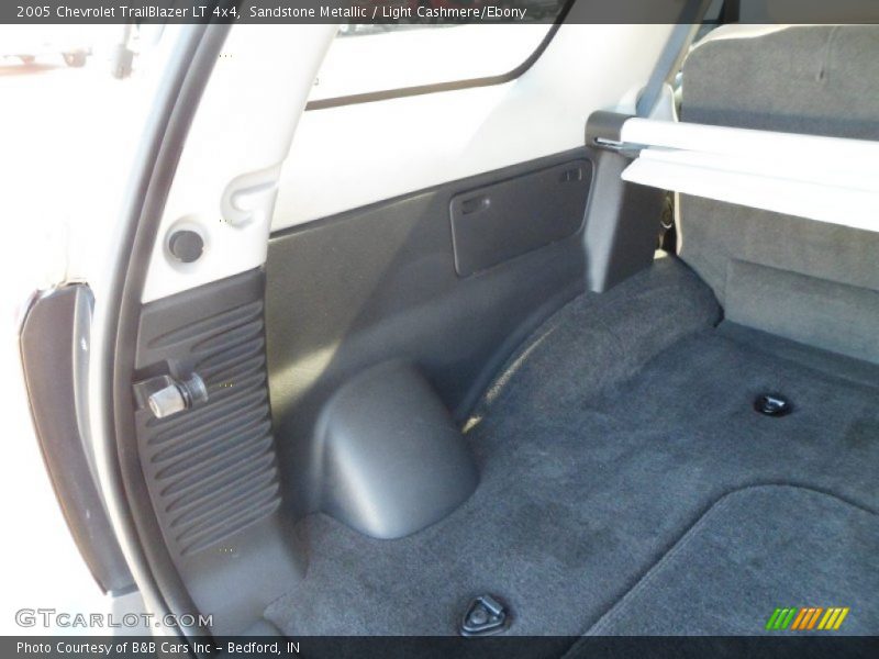 Sandstone Metallic / Light Cashmere/Ebony 2005 Chevrolet TrailBlazer LT 4x4