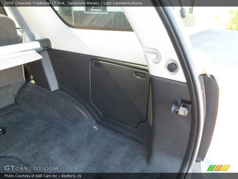 Sandstone Metallic / Light Cashmere/Ebony 2005 Chevrolet TrailBlazer LT 4x4