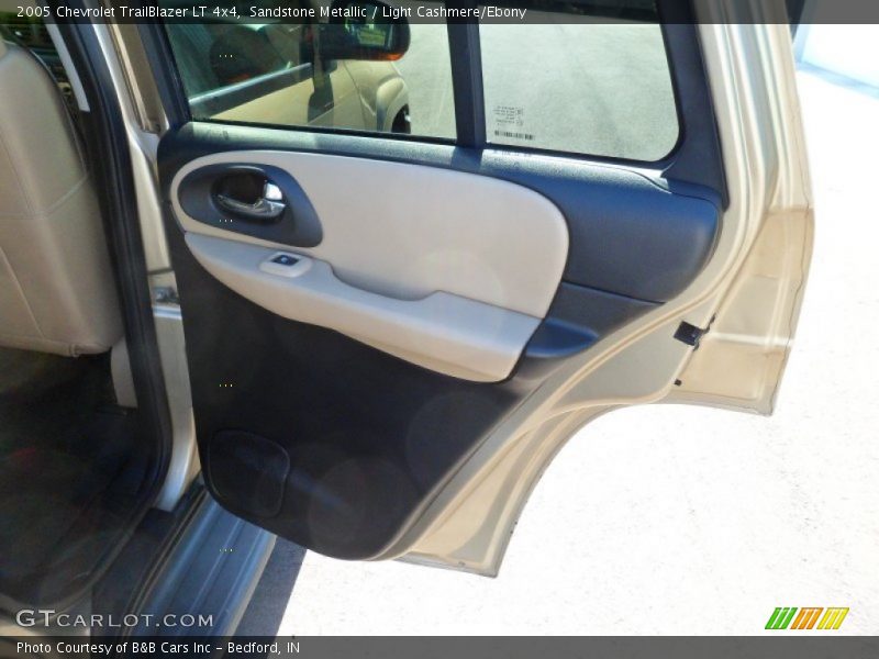 Sandstone Metallic / Light Cashmere/Ebony 2005 Chevrolet TrailBlazer LT 4x4