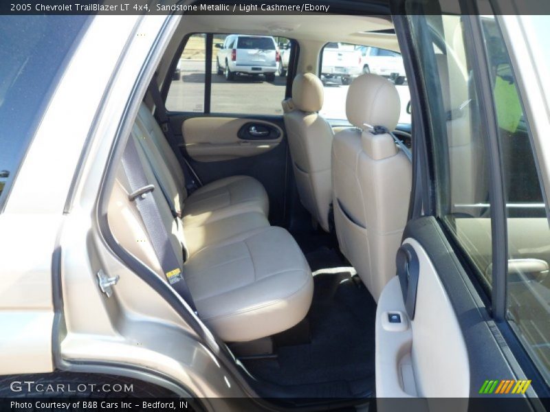 Sandstone Metallic / Light Cashmere/Ebony 2005 Chevrolet TrailBlazer LT 4x4