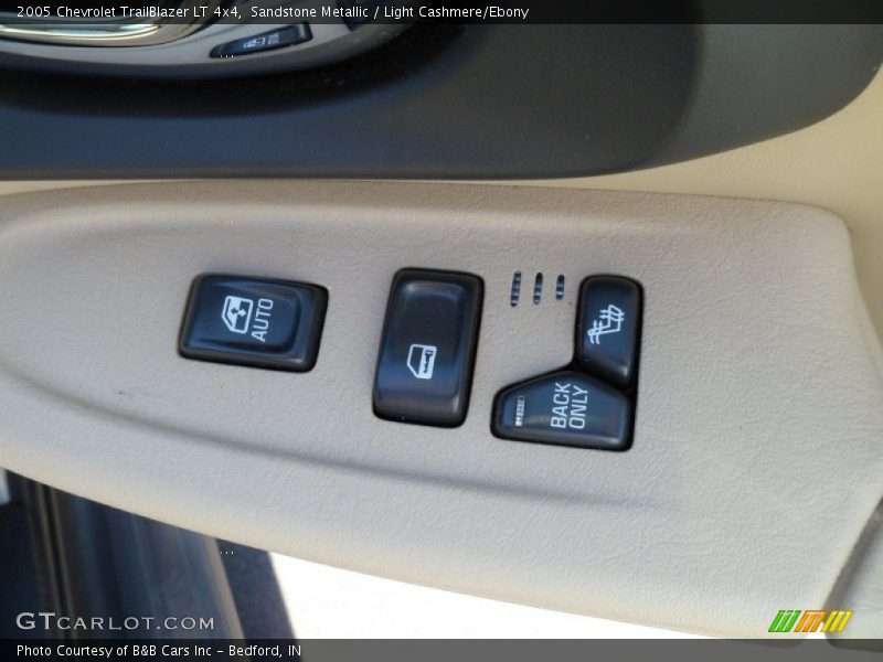 Sandstone Metallic / Light Cashmere/Ebony 2005 Chevrolet TrailBlazer LT 4x4
