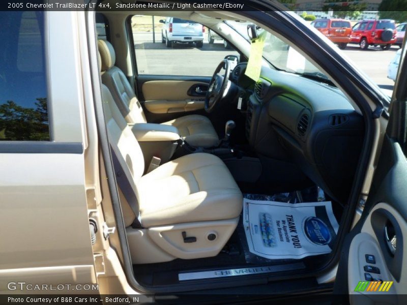 Sandstone Metallic / Light Cashmere/Ebony 2005 Chevrolet TrailBlazer LT 4x4