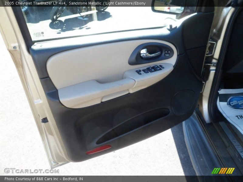 Sandstone Metallic / Light Cashmere/Ebony 2005 Chevrolet TrailBlazer LT 4x4