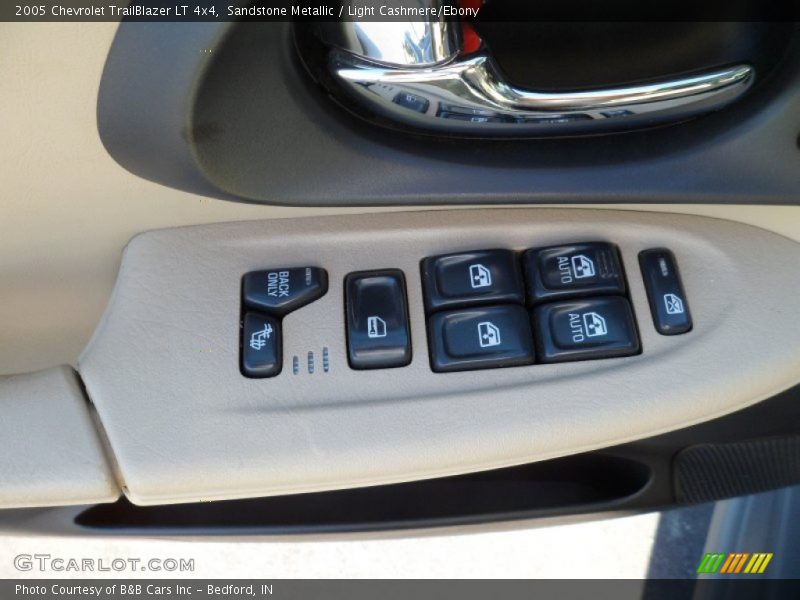 Sandstone Metallic / Light Cashmere/Ebony 2005 Chevrolet TrailBlazer LT 4x4