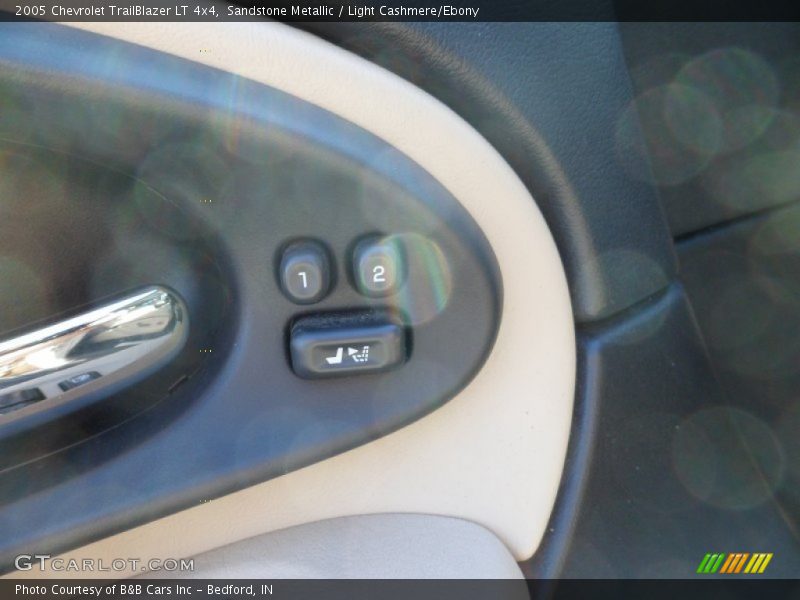 Sandstone Metallic / Light Cashmere/Ebony 2005 Chevrolet TrailBlazer LT 4x4