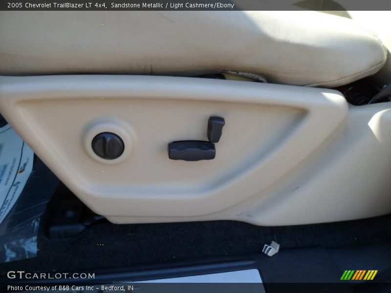 Sandstone Metallic / Light Cashmere/Ebony 2005 Chevrolet TrailBlazer LT 4x4