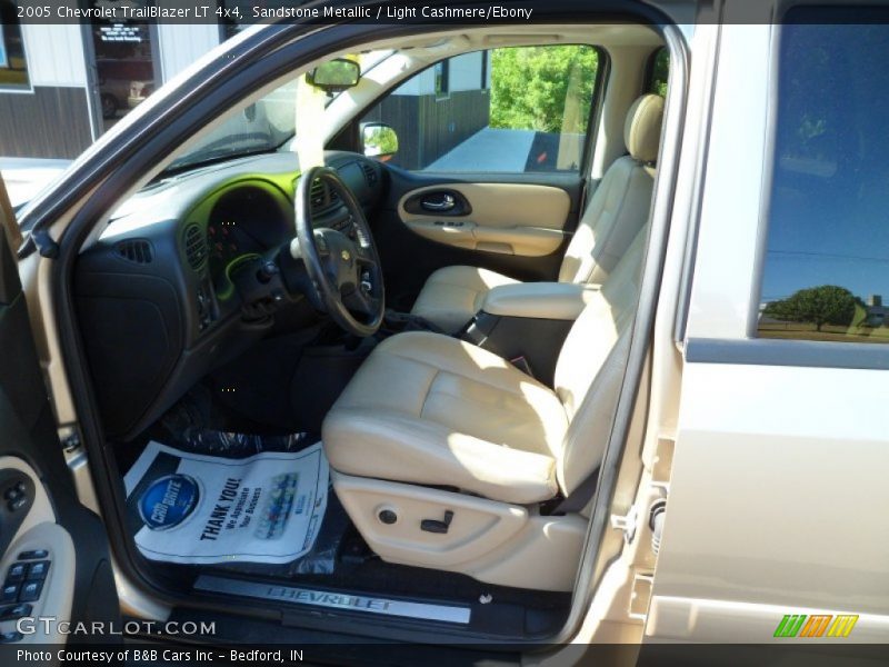Sandstone Metallic / Light Cashmere/Ebony 2005 Chevrolet TrailBlazer LT 4x4