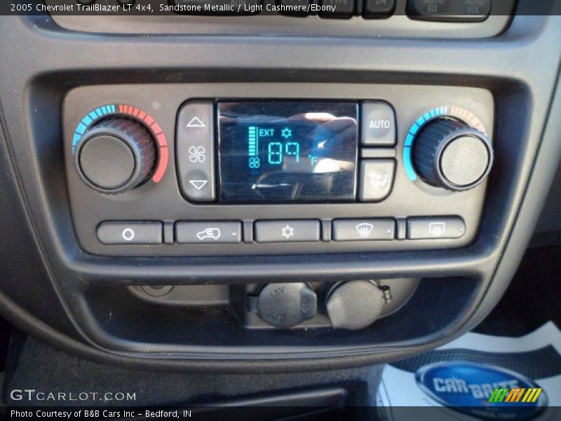 Sandstone Metallic / Light Cashmere/Ebony 2005 Chevrolet TrailBlazer LT 4x4