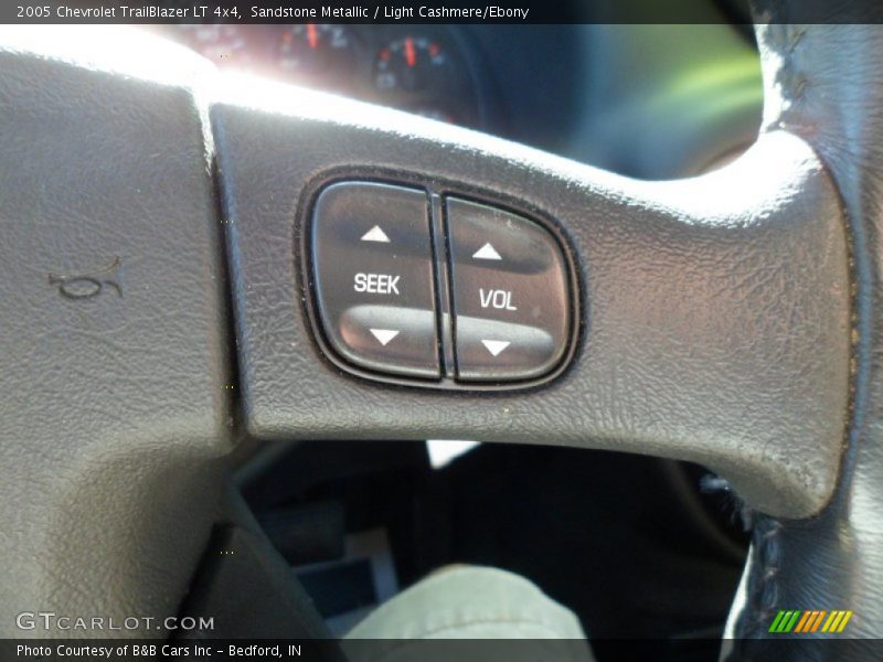 Sandstone Metallic / Light Cashmere/Ebony 2005 Chevrolet TrailBlazer LT 4x4