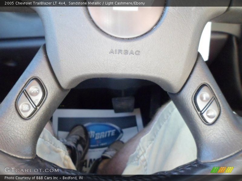 Sandstone Metallic / Light Cashmere/Ebony 2005 Chevrolet TrailBlazer LT 4x4