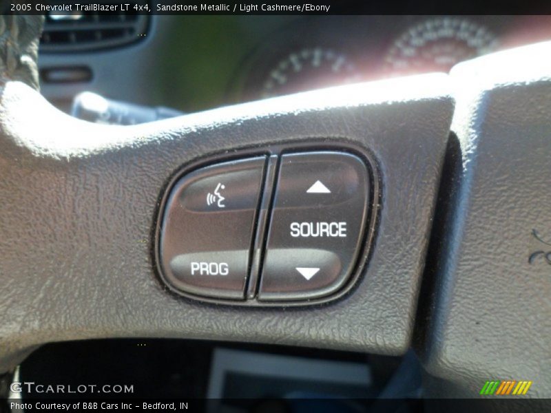 Sandstone Metallic / Light Cashmere/Ebony 2005 Chevrolet TrailBlazer LT 4x4
