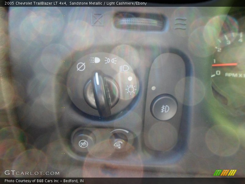 Sandstone Metallic / Light Cashmere/Ebony 2005 Chevrolet TrailBlazer LT 4x4