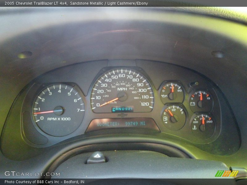 Sandstone Metallic / Light Cashmere/Ebony 2005 Chevrolet TrailBlazer LT 4x4