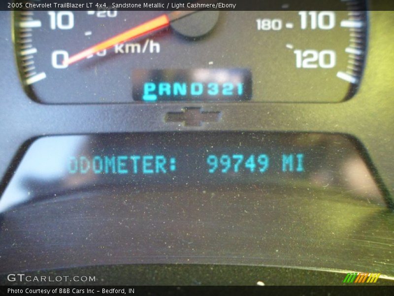 Sandstone Metallic / Light Cashmere/Ebony 2005 Chevrolet TrailBlazer LT 4x4