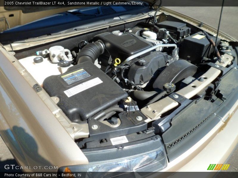 Sandstone Metallic / Light Cashmere/Ebony 2005 Chevrolet TrailBlazer LT 4x4