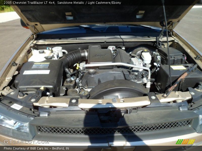 Sandstone Metallic / Light Cashmere/Ebony 2005 Chevrolet TrailBlazer LT 4x4