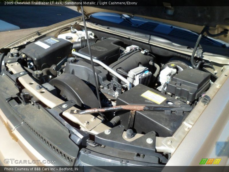 Sandstone Metallic / Light Cashmere/Ebony 2005 Chevrolet TrailBlazer LT 4x4