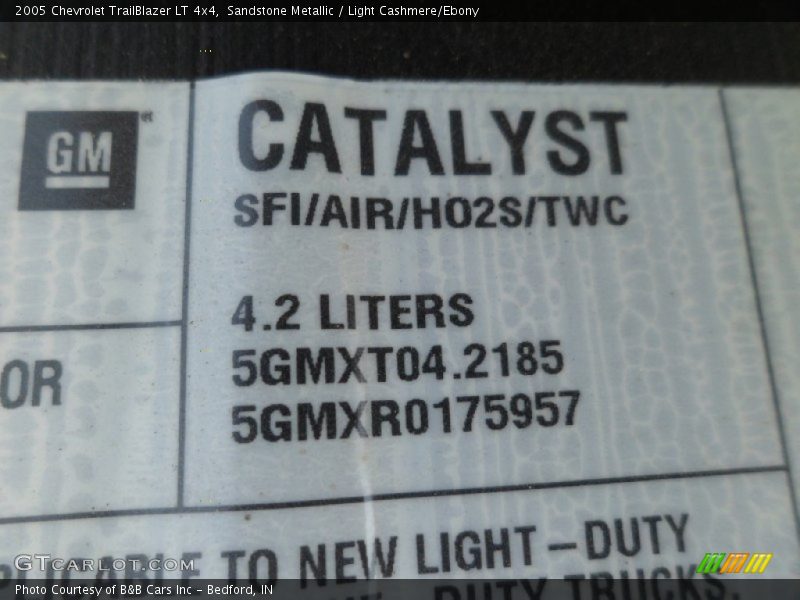 Sandstone Metallic / Light Cashmere/Ebony 2005 Chevrolet TrailBlazer LT 4x4