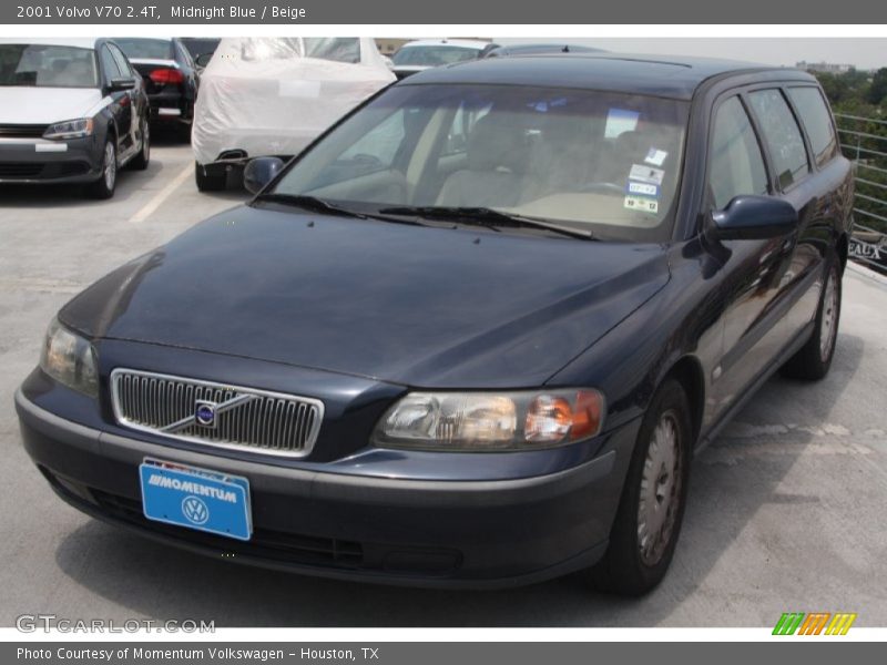 Midnight Blue / Beige 2001 Volvo V70 2.4T