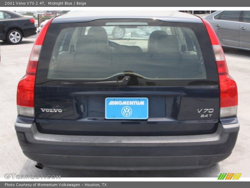 Midnight Blue / Beige 2001 Volvo V70 2.4T