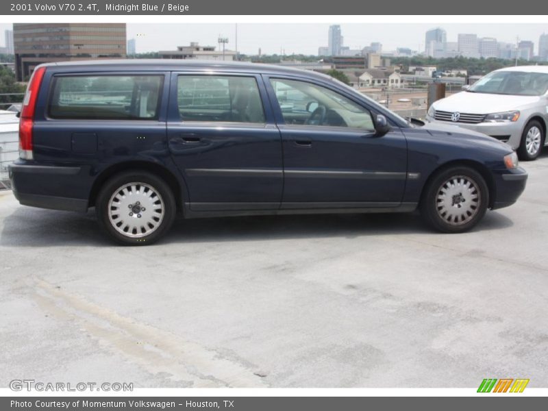 Midnight Blue / Beige 2001 Volvo V70 2.4T