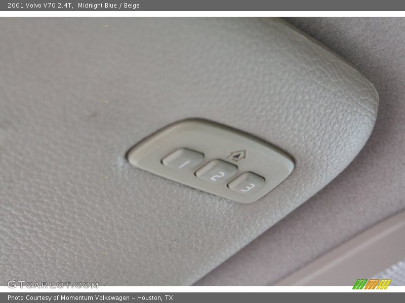 Midnight Blue / Beige 2001 Volvo V70 2.4T