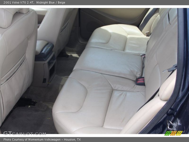 Midnight Blue / Beige 2001 Volvo V70 2.4T