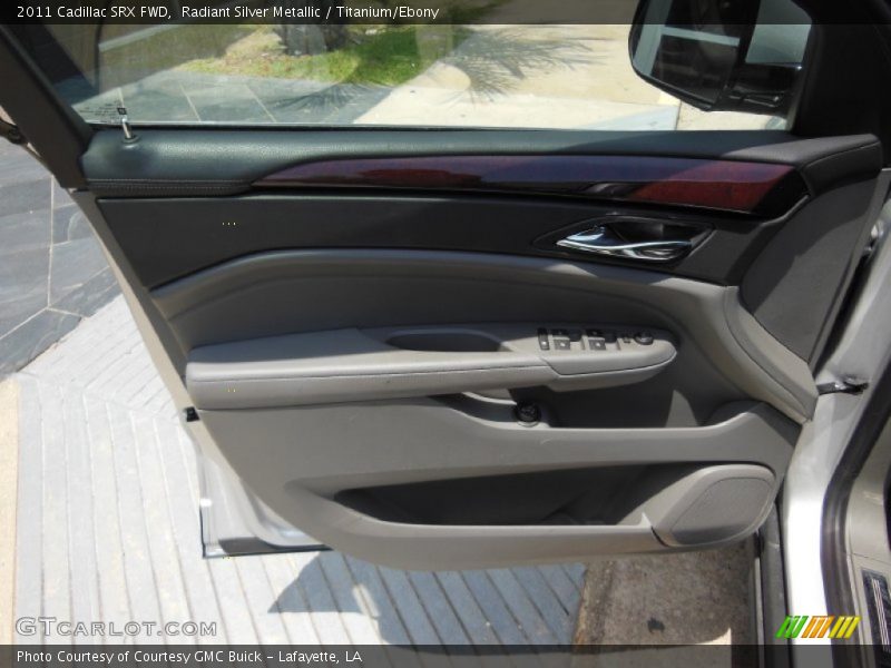 Radiant Silver Metallic / Titanium/Ebony 2011 Cadillac SRX FWD