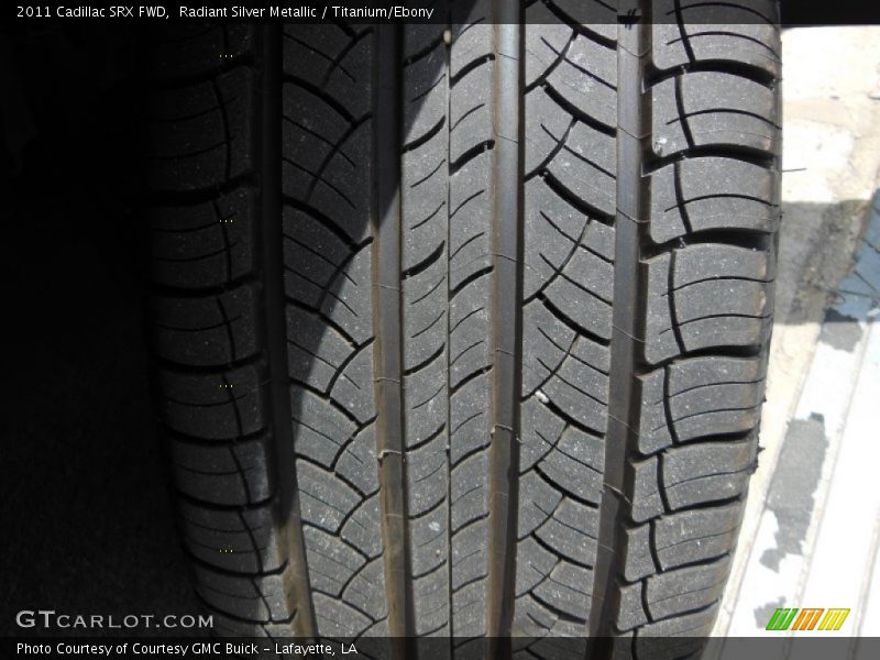 Radiant Silver Metallic / Titanium/Ebony 2011 Cadillac SRX FWD