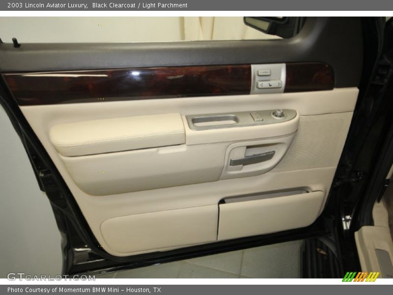 Black Clearcoat / Light Parchment 2003 Lincoln Aviator Luxury