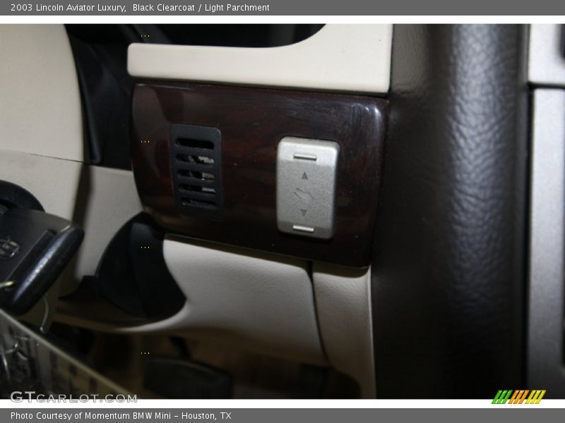 Black Clearcoat / Light Parchment 2003 Lincoln Aviator Luxury