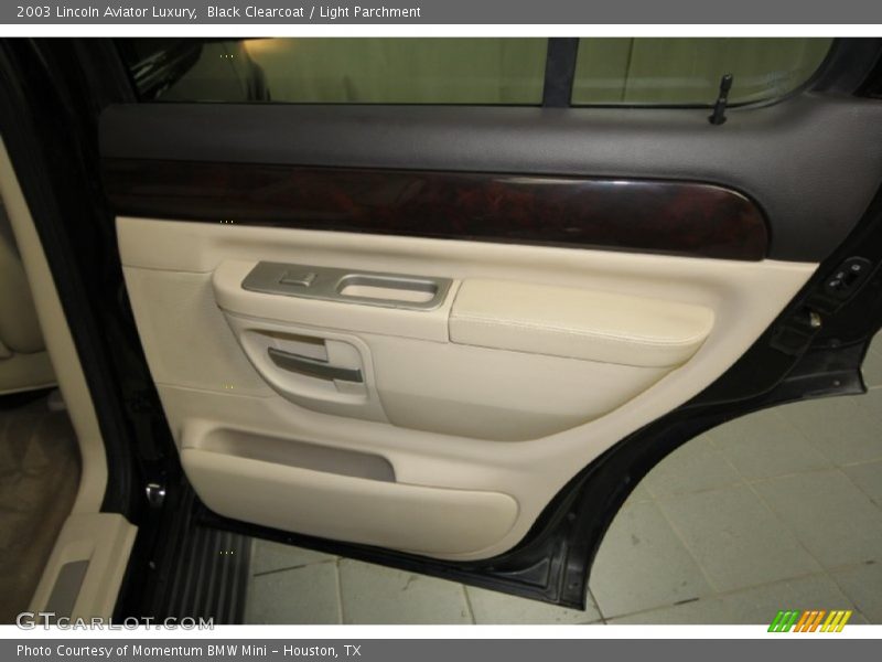 Black Clearcoat / Light Parchment 2003 Lincoln Aviator Luxury