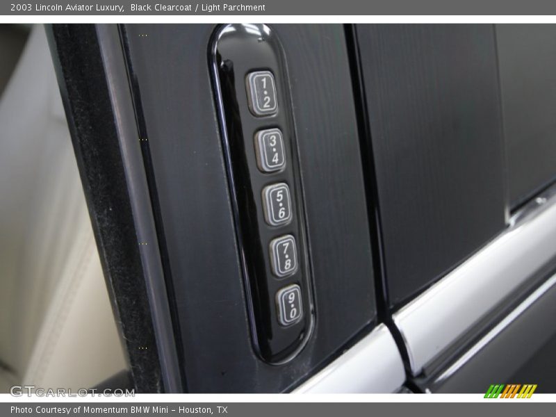 Black Clearcoat / Light Parchment 2003 Lincoln Aviator Luxury