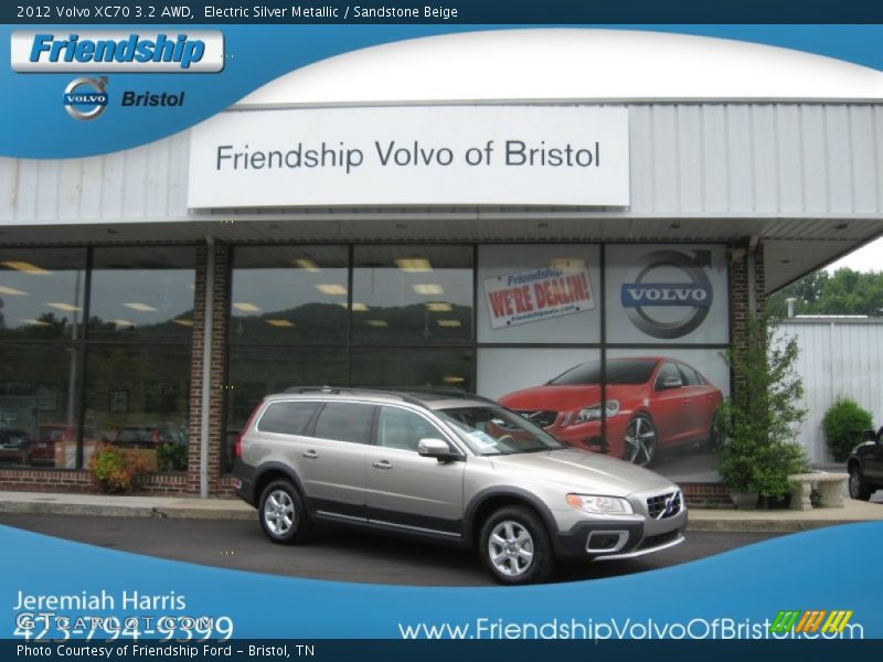 Electric Silver Metallic / Sandstone Beige 2012 Volvo XC70 3.2 AWD