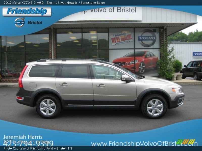 Electric Silver Metallic / Sandstone Beige 2012 Volvo XC70 3.2 AWD