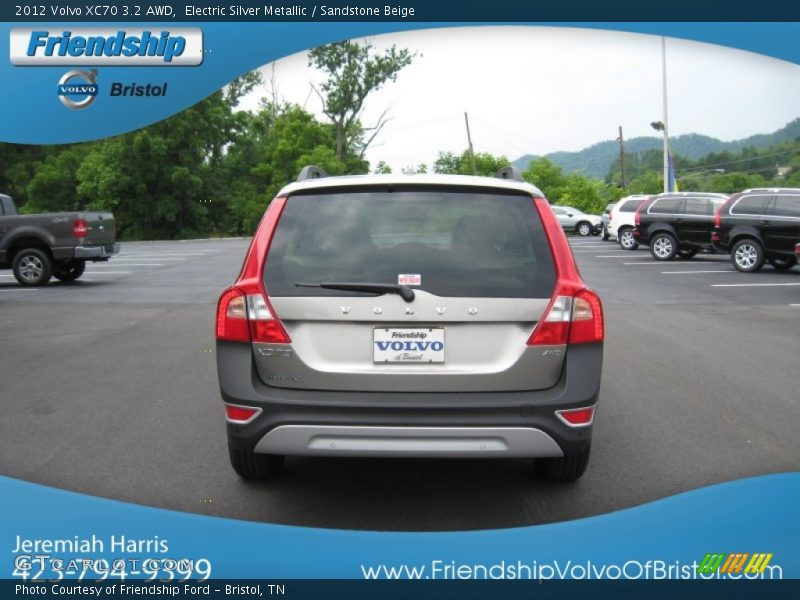 Electric Silver Metallic / Sandstone Beige 2012 Volvo XC70 3.2 AWD