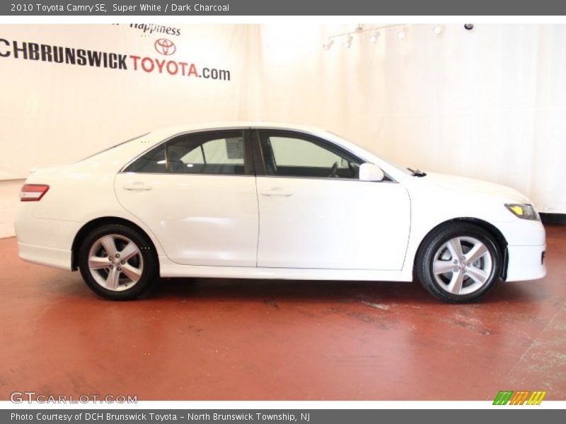 Super White / Dark Charcoal 2010 Toyota Camry SE